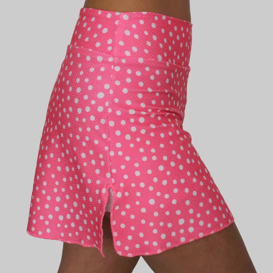 Falda de pádel femenina rosa con topos blancos. Diseñada y fabricada en España zas