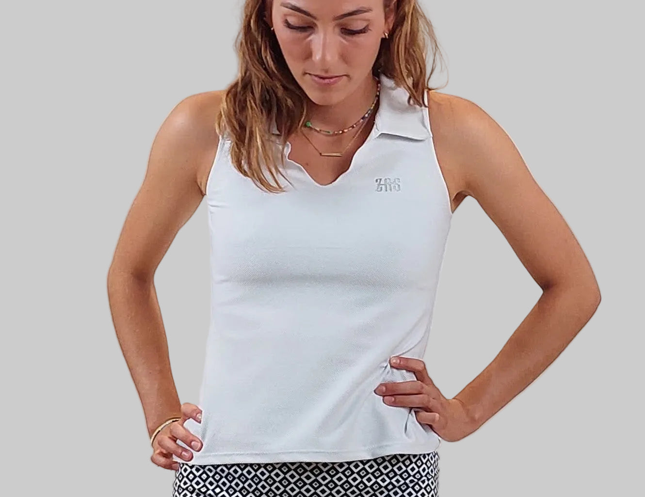Polo femenino blanco sin mangas, fabricado con hilo reciclado SEAQUAL yarn, zas