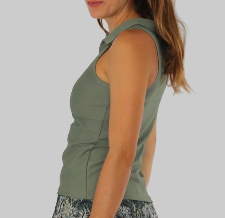 Polo deportivo de piqué ecológico SEAQUAL yarn color verde caqui femenino y sostenible