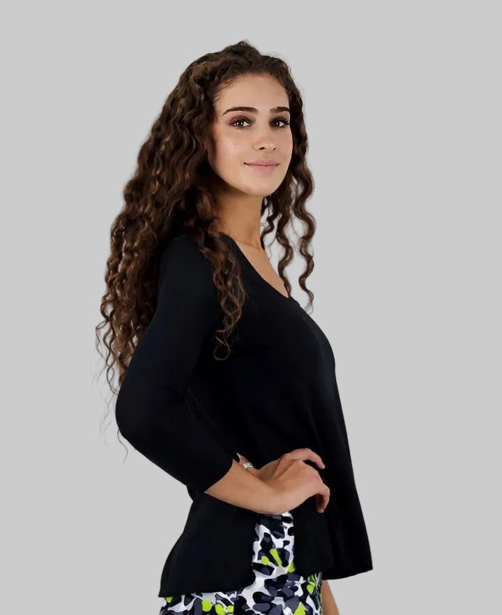 Camiseta de pádel con abertura lateral para sentirte cómoda.