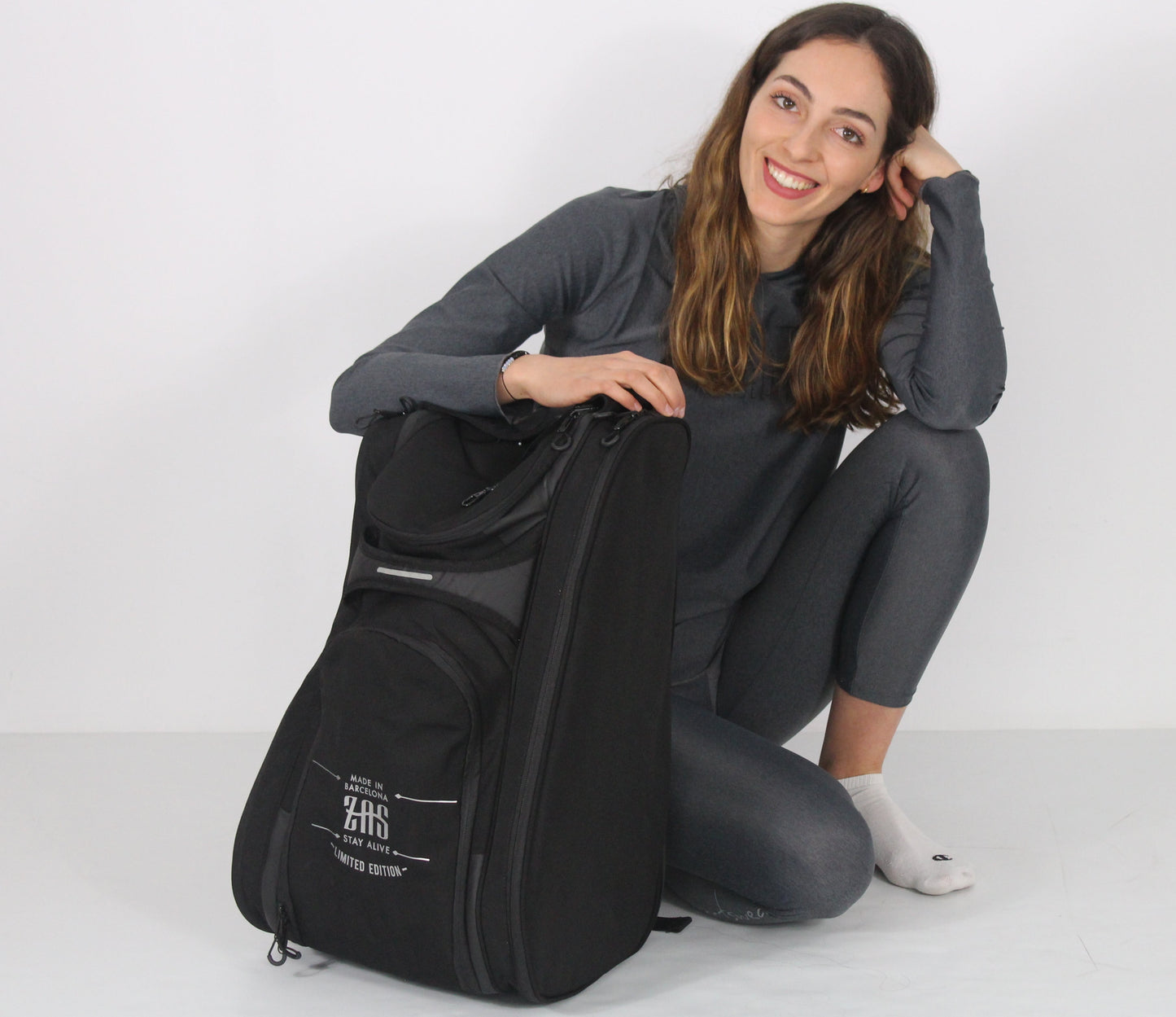 bolsa de pádel negra ZAS con logo frontal edición limitada