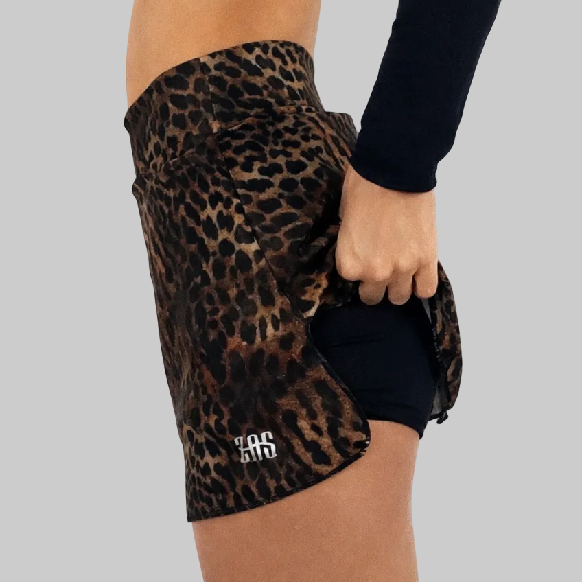 Detalle del culote de la falda de pádel leopardo de zas