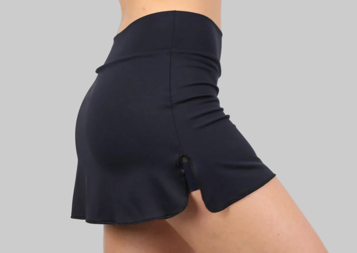 Falda de pádel femenino color negro con abertura lateral zas
