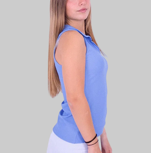 Polo femenino de pádel azul claro textura de piqué fabricado con hilo reciclado SEAQUAL yarn sin mangas zas