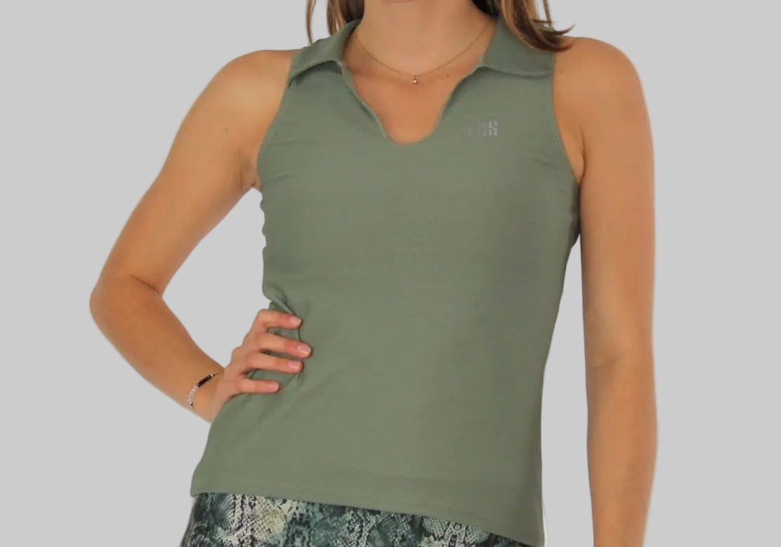 Polo sin mangas deportivo femenino confeccionado en Barcelona con tejido sostenible SEAQUAL yarn zas