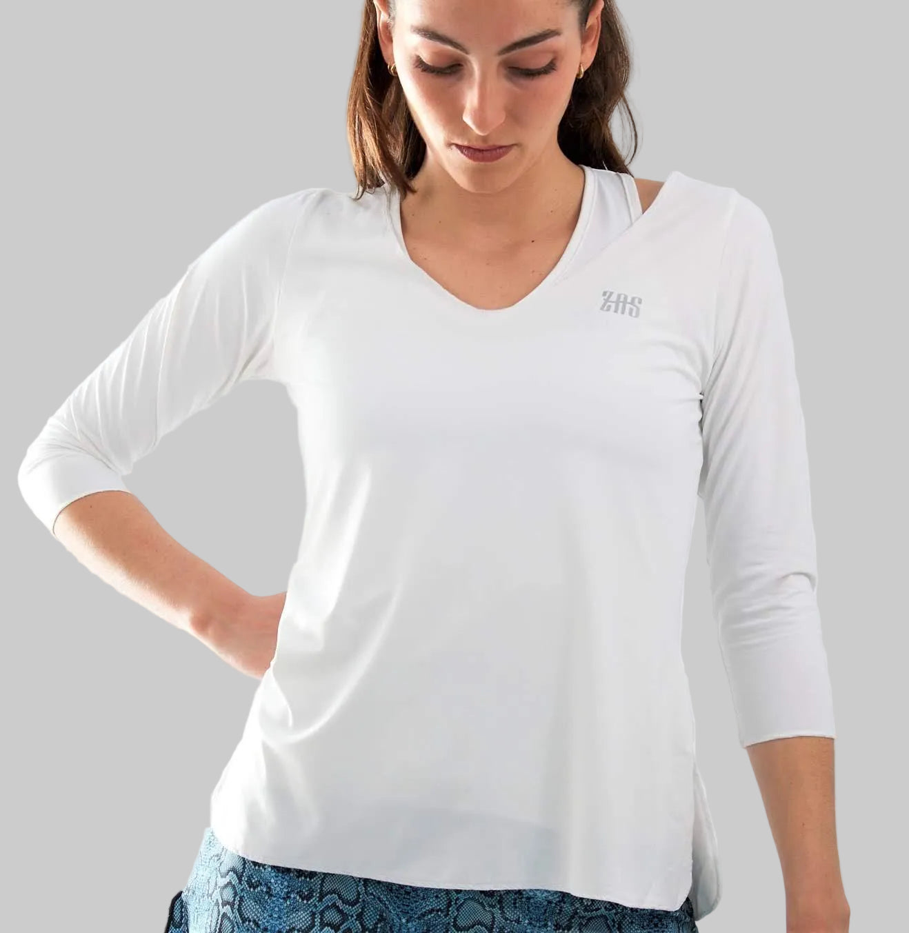Camiseta suelta para no marcar barriga con aberturas laterales.