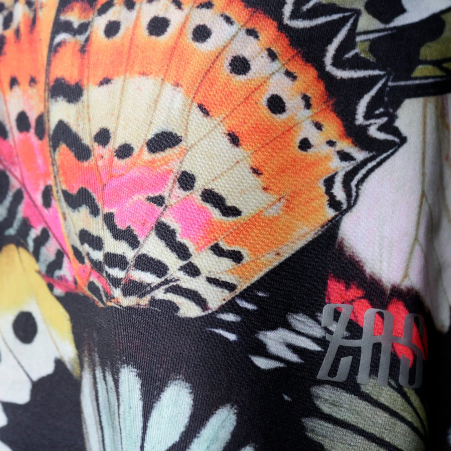 detalle del tejido técnico de la falda butterfy de zas