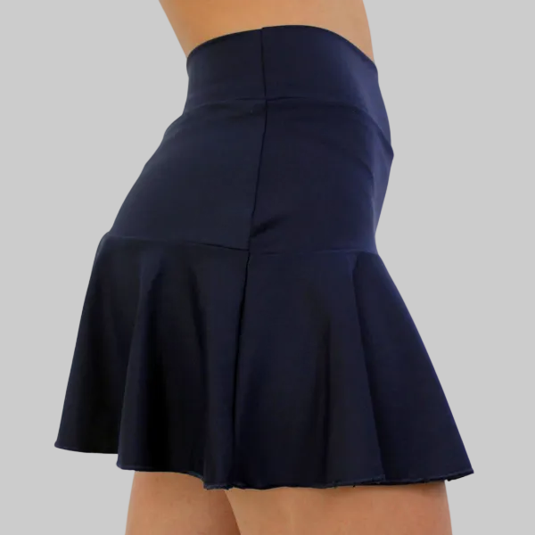 Falda de pádel con vuelo y culotte interior. Diseño cómodo, elástico y fabricado en Barcelona. Combínala con tops ZAS.
