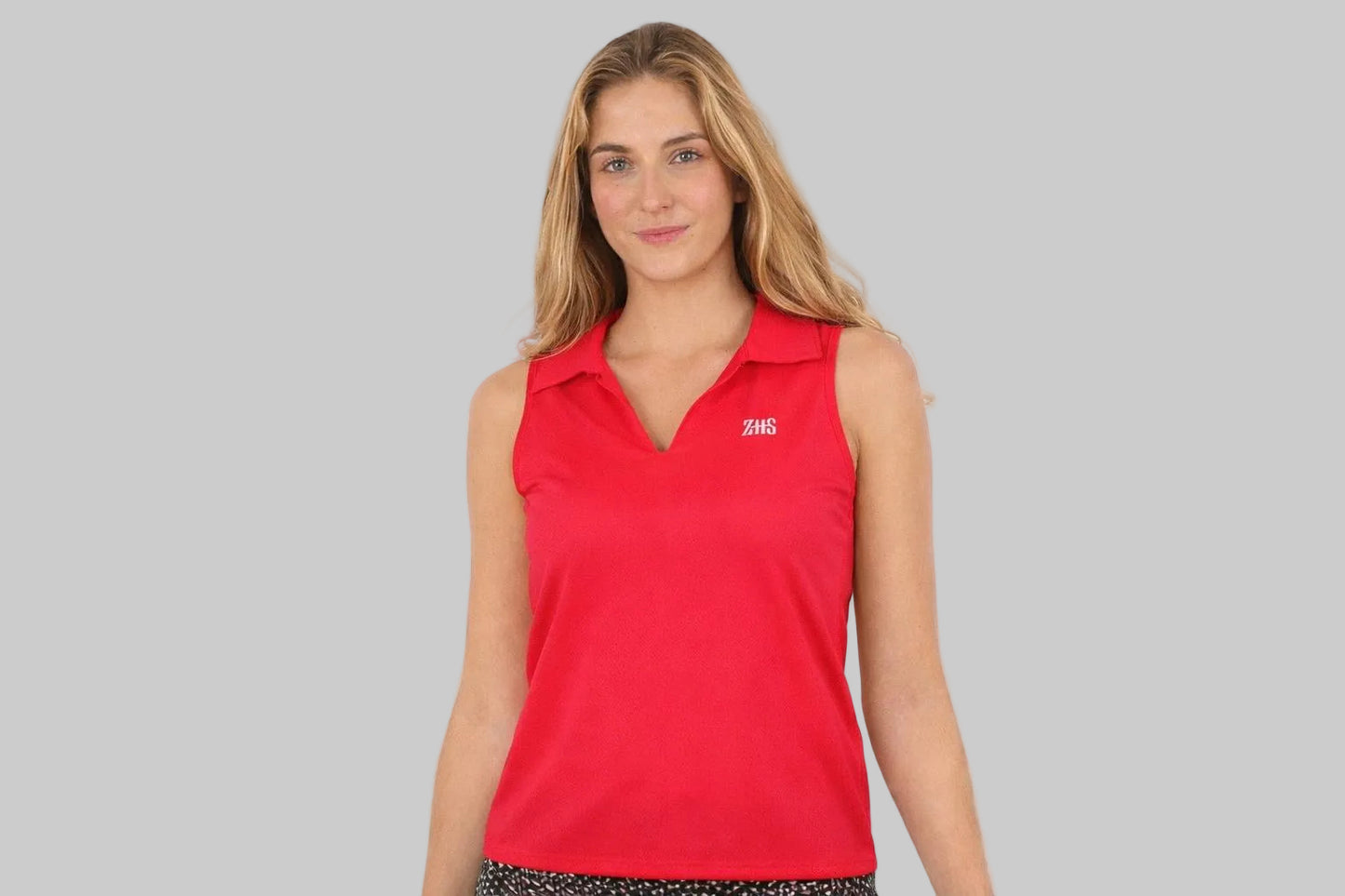 Polo femenino de pádel fabricado con materiales ecológicos 