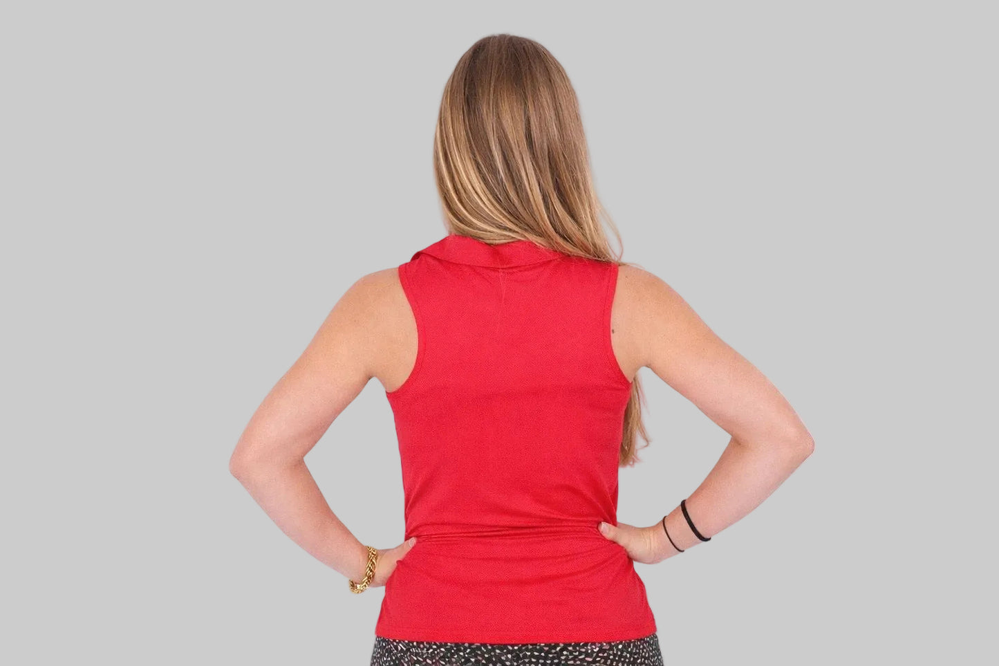 Polo confeccionado con tejido SEAQUAL yarn de color rojo para mujer 