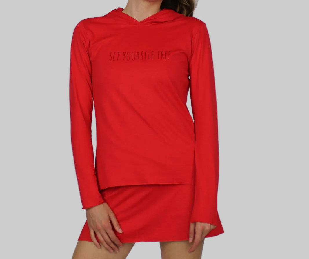 hoodie técnica de mujer roja, para pádel y tenis ZAS